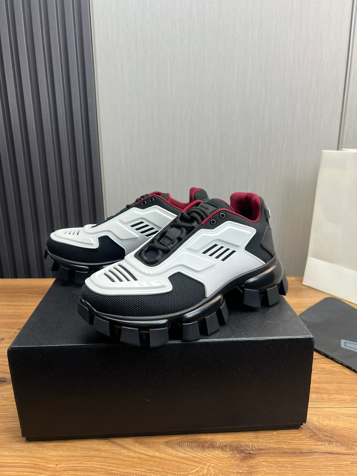 Men's shoes 💰620💰 [PRADA] Popular thick-soled shoes for couples 👩‍❤️‍👨 Available all year round ✔️Official website synchronization Original fly-knit film fabric + cowhide lining, 1⃣️ to 1⃣️ replica, original sole, 36-45 (45 made to order, non-refundable)